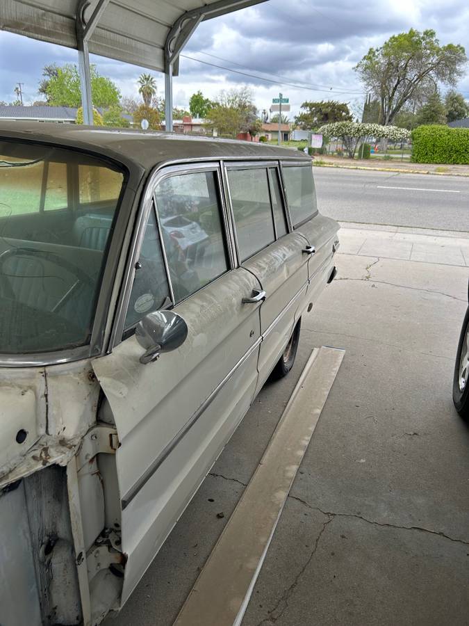 Ford-falcon-wagon-1963-white-3