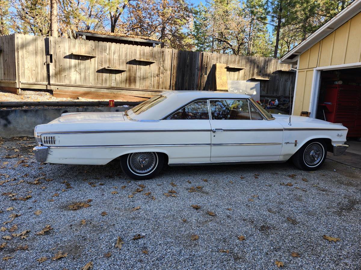 Ford-galaxie-500-1963-white-10