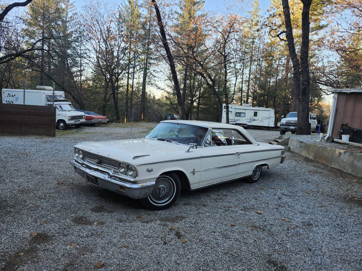 Ford-galaxie-500-1963-white-18