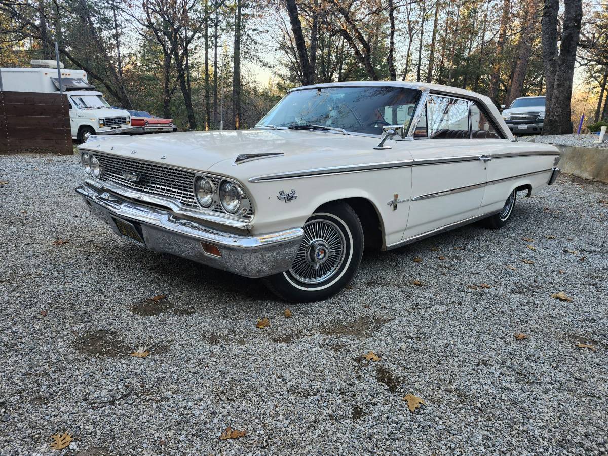 Ford-galaxie-500-1963-white