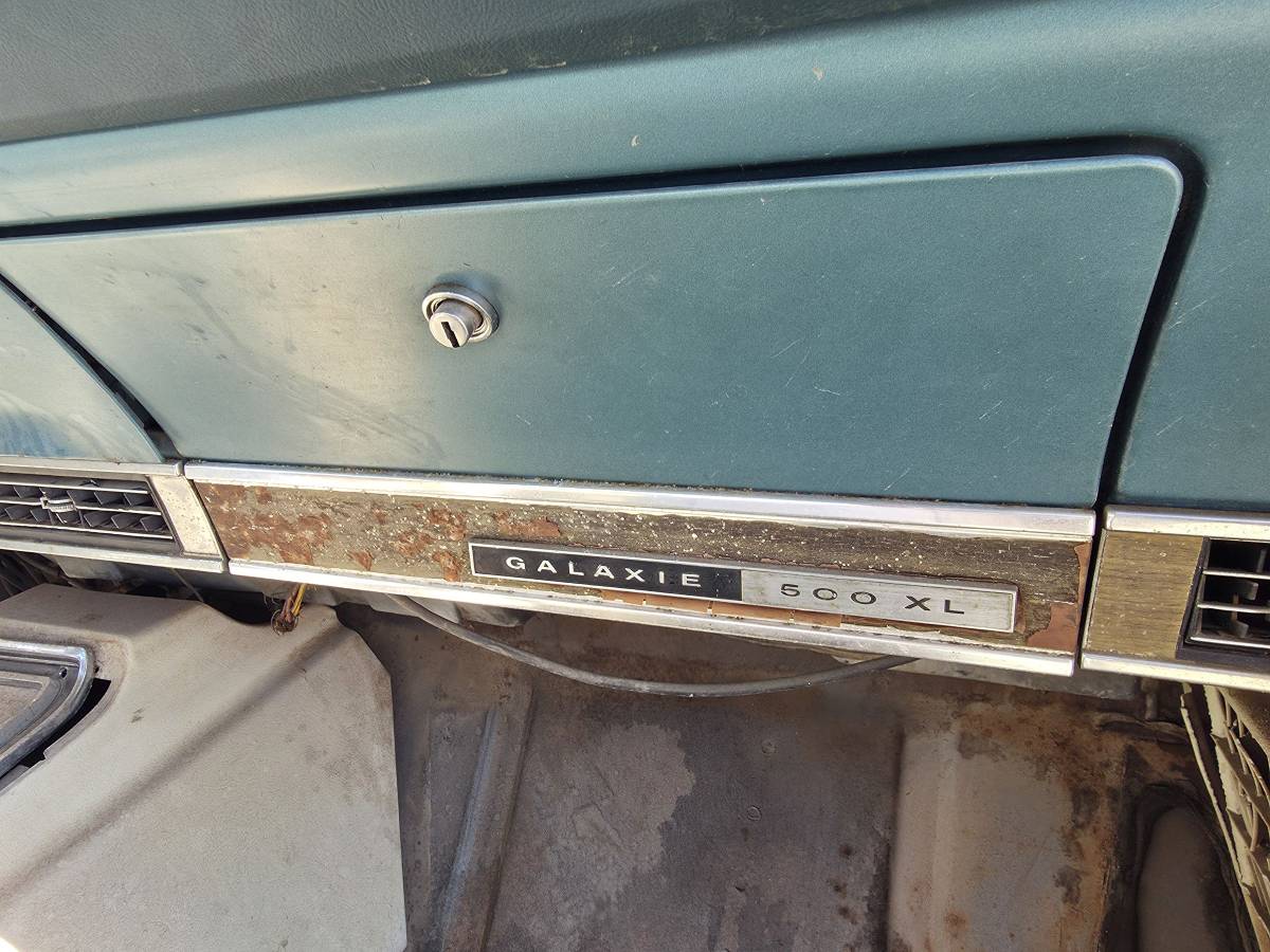 Ford-galaxiexl-1966-black-14