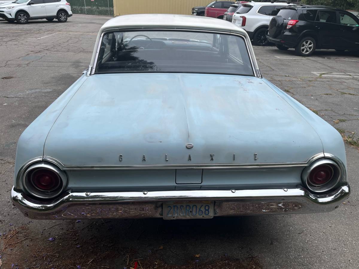 Ford-galaxy-1962-blue-5