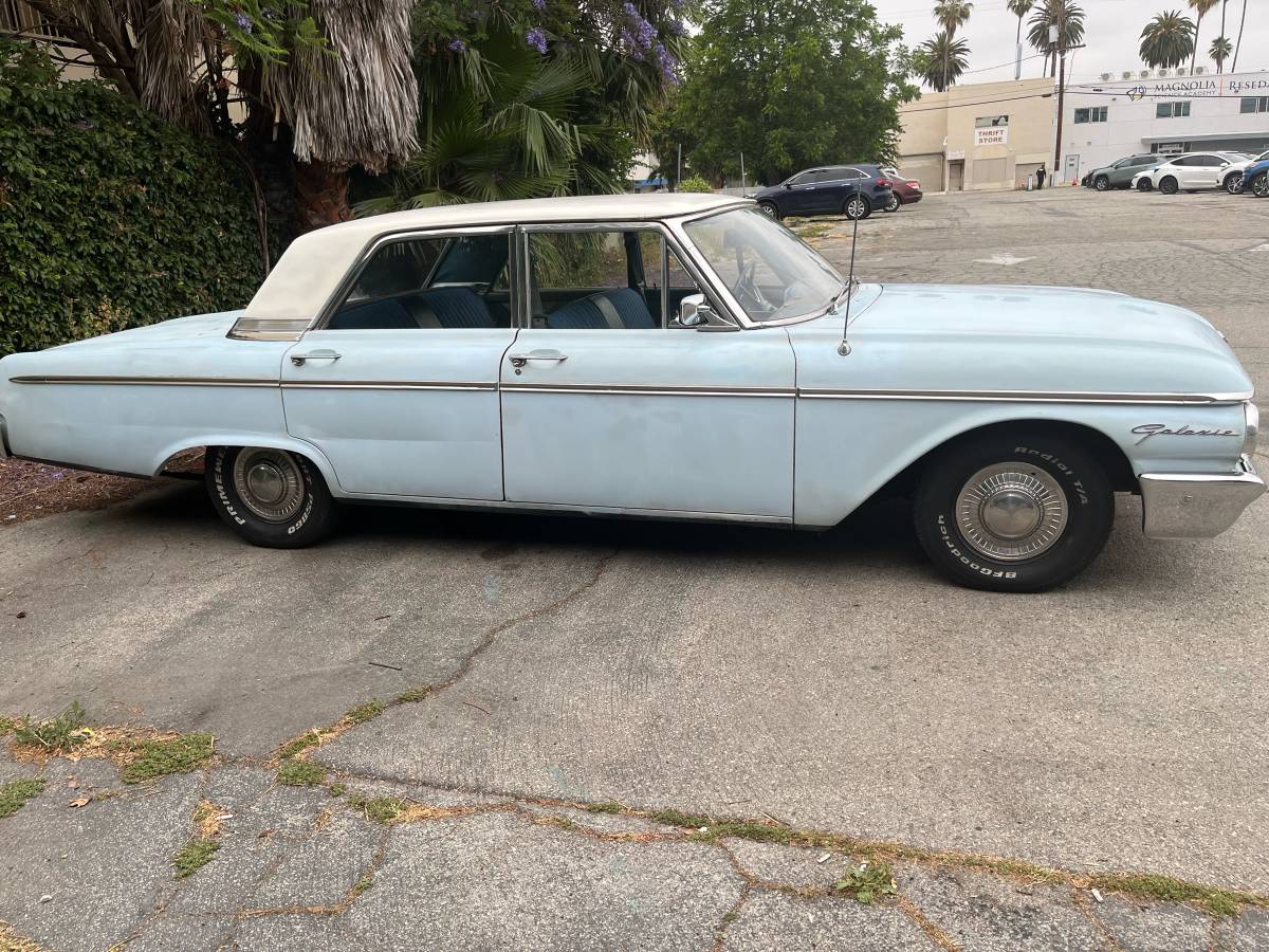 Ford-galaxy-1962-blue-6