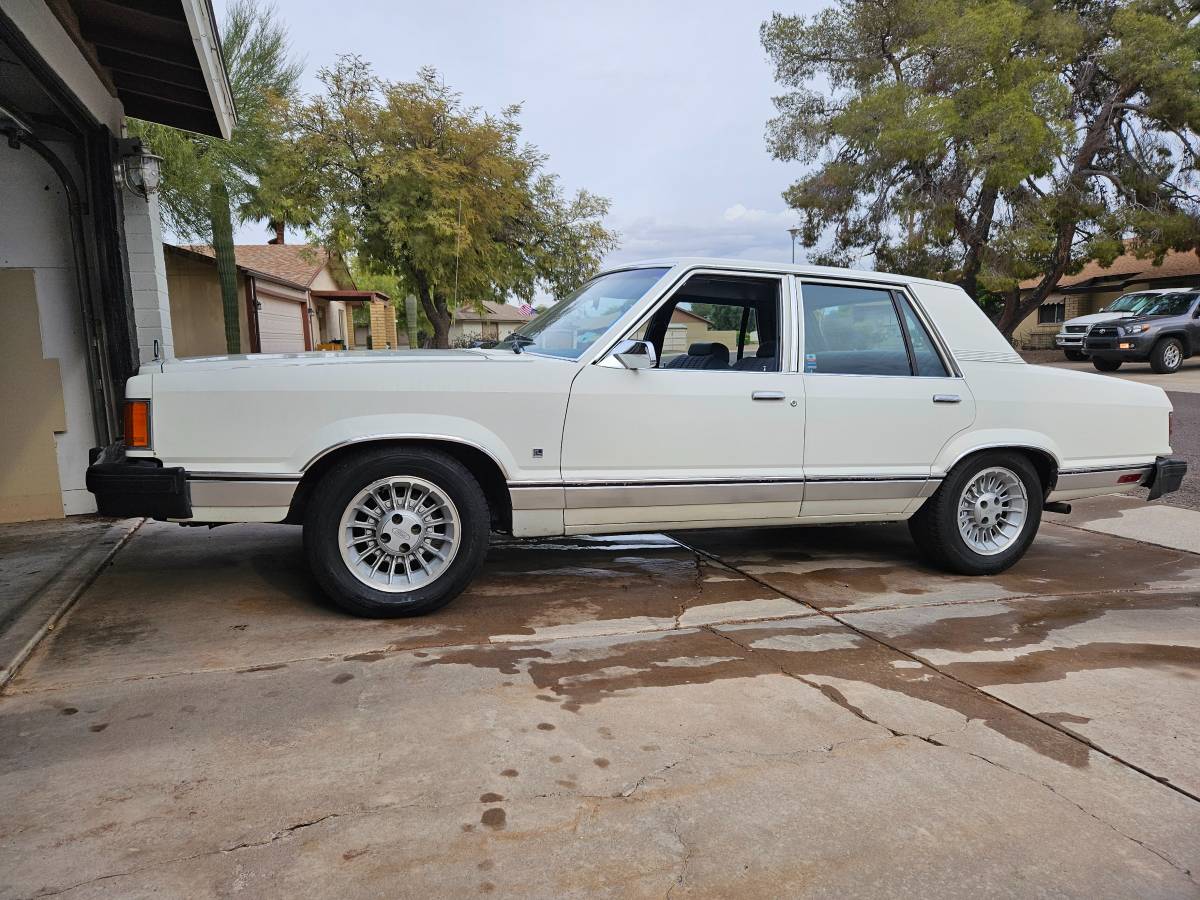 Ford-granada-l-1981-white