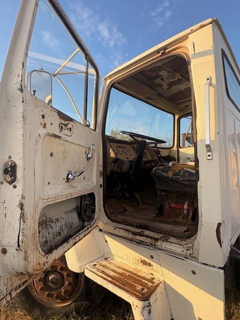 Ford-l8000-diesel-1982-7