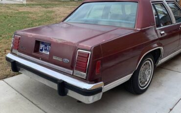 Ford-ltd-crown-victoria-1987-red-10