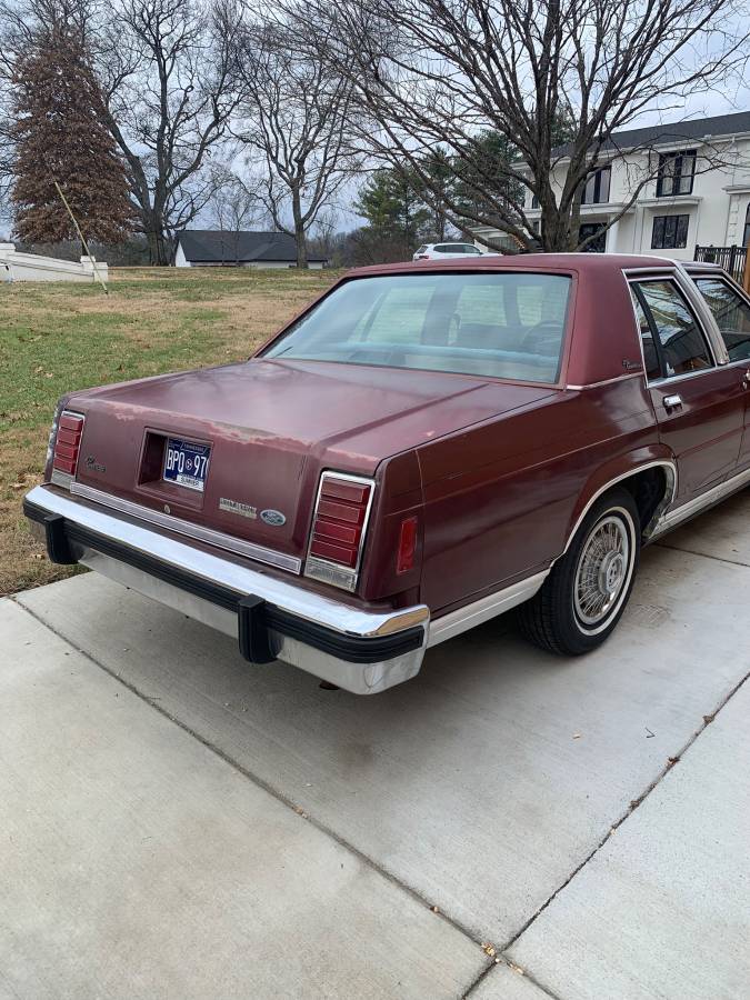 Ford-ltd-crown-victoria-1987-red-10