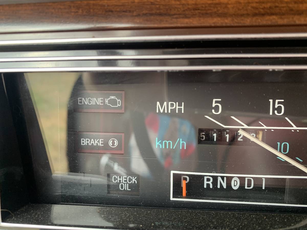 Ford-ltd-crown-victoria-1987-red-11