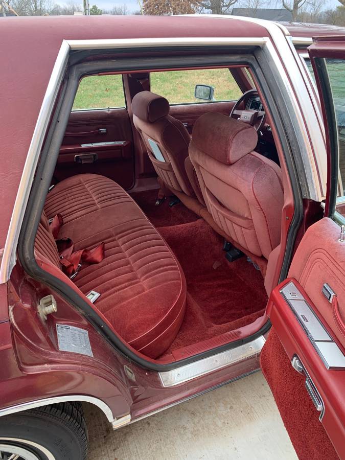 Ford-ltd-crown-victoria-1987-red-12