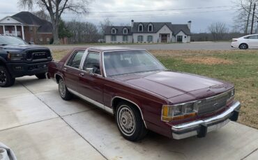 Ford-ltd-crown-victoria-1987-red