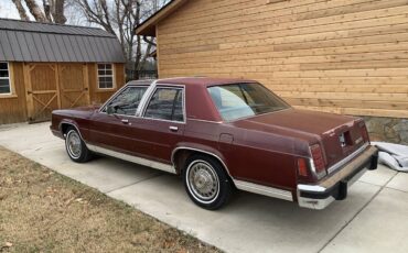 Ford-ltd-crown-victoria-1987-red-5