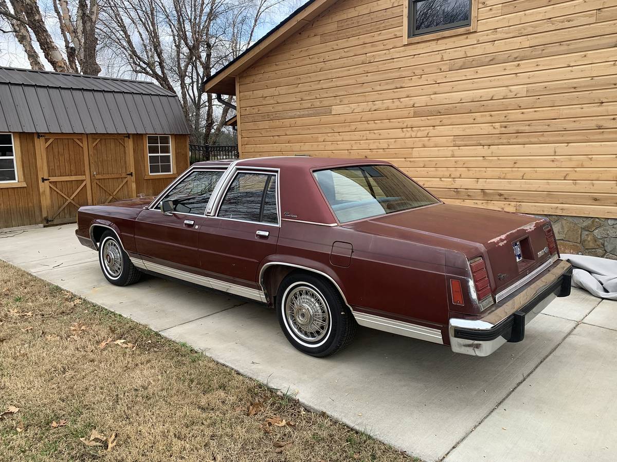 Ford-ltd-crown-victoria-1987-red-5