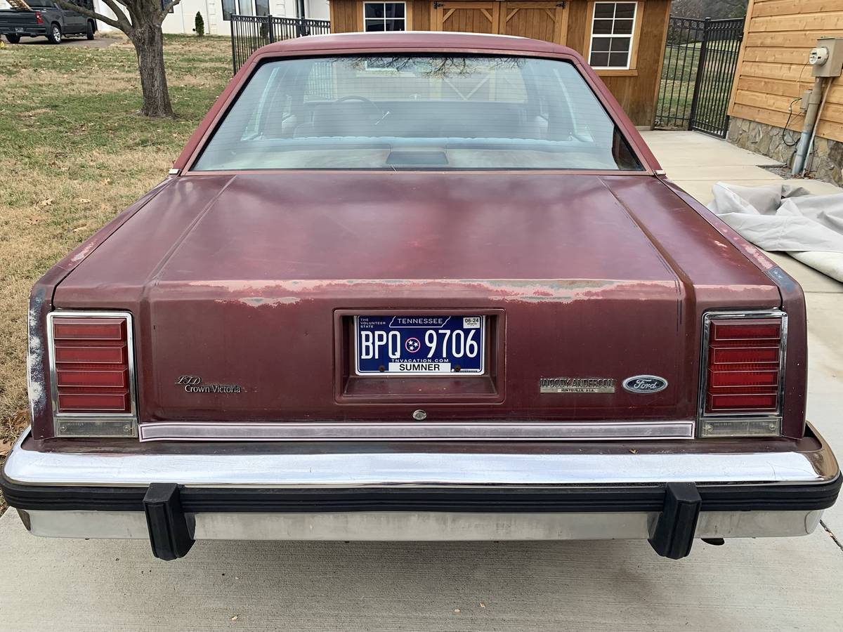 Ford-ltd-crown-victoria-1987-red-6