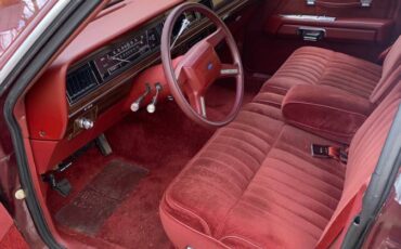 Ford-ltd-crown-victoria-1987-red-7