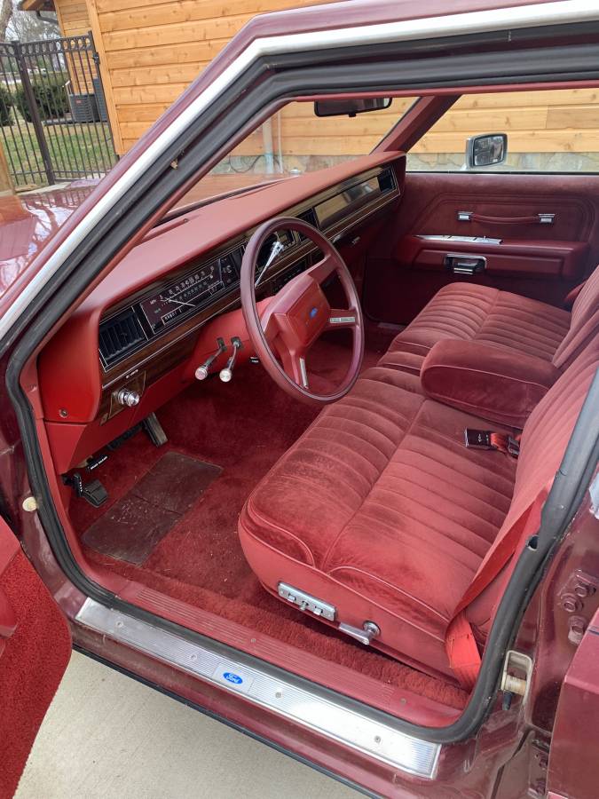 Ford-ltd-crown-victoria-1987-red-7