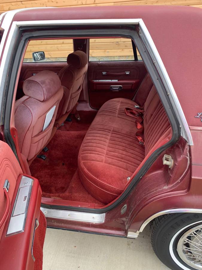 Ford-ltd-crown-victoria-1987-red-8