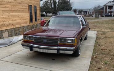 Ford-ltd-crown-victoria-1987-red-9
