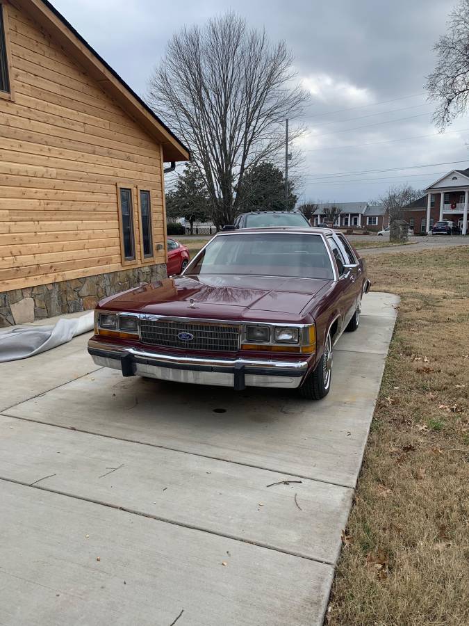 Ford-ltd-crown-victoria-1987-red-9
