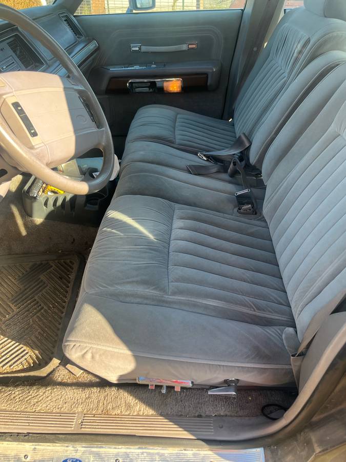 Ford-ltd-crown-victoria-1991-grey-10