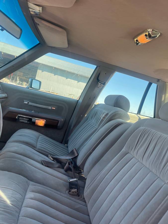 Ford-ltd-crown-victoria-1991-grey-5