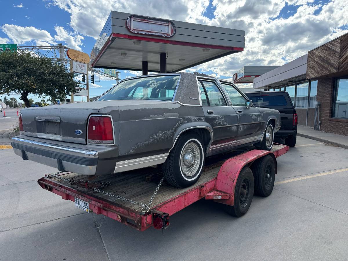 Ford-ltd-crown-victoria-1991-grey-6
