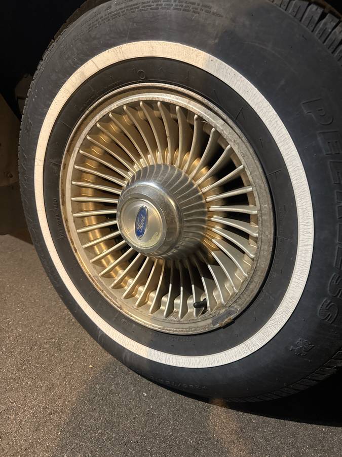 Ford-ltd-crown-victoria-1991-grey-8