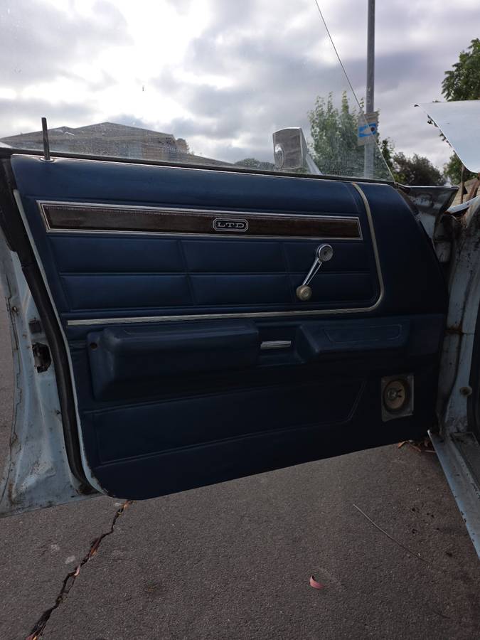 Ford-ltd-stationwagon-1975-blue-1