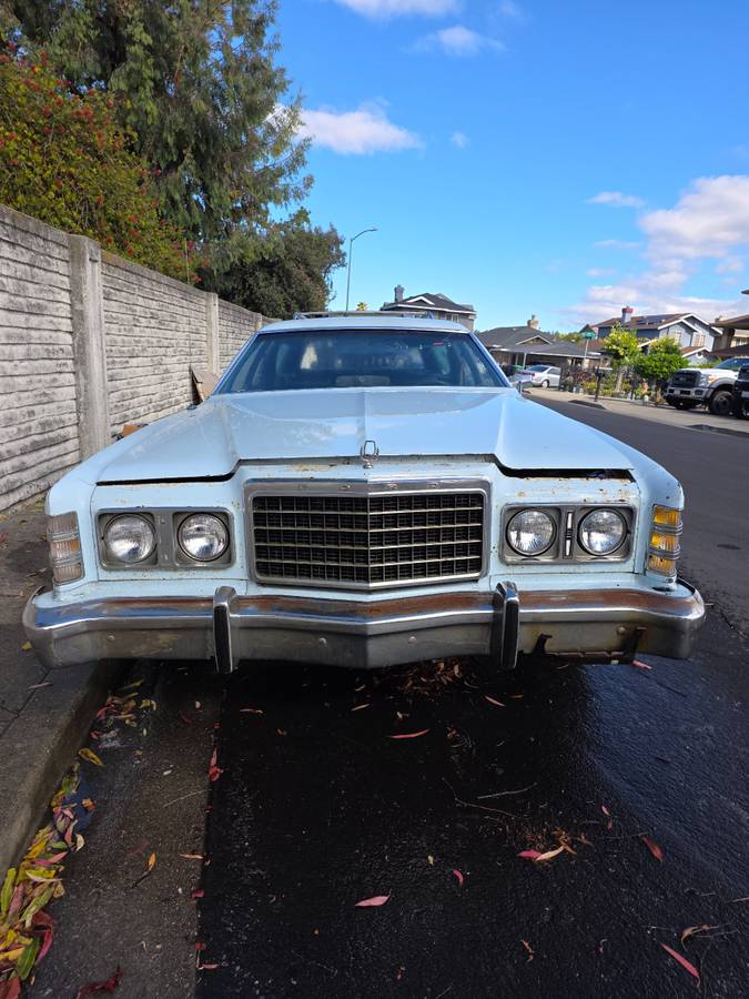 Ford-ltd-stationwagon-1975-blue-3