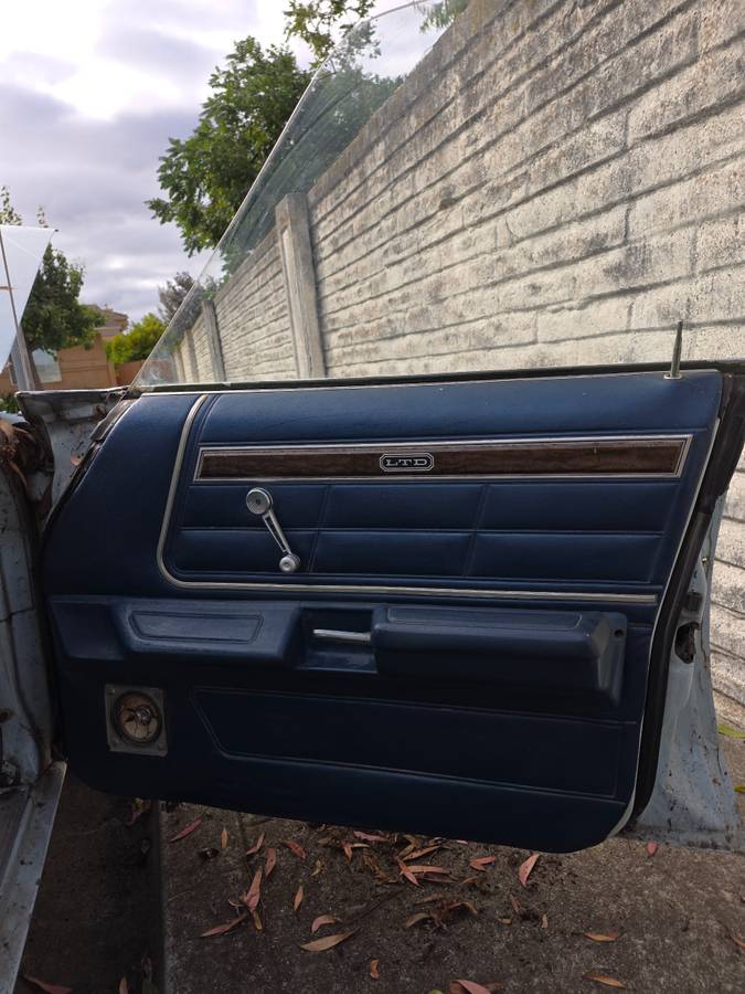 Ford-ltd-stationwagon-1975-blue-5