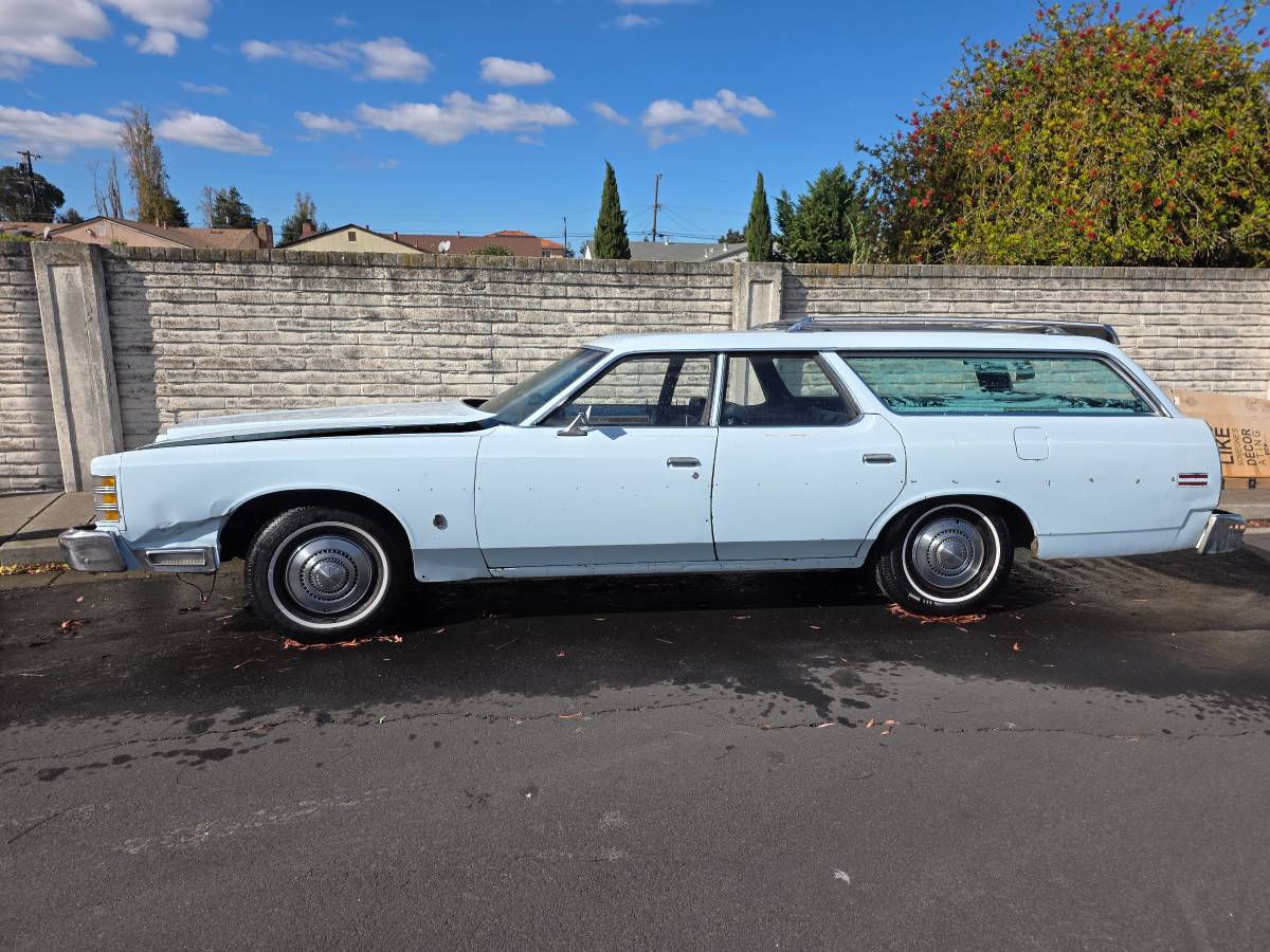 Ford-ltd-stationwagon-1975-blue-6