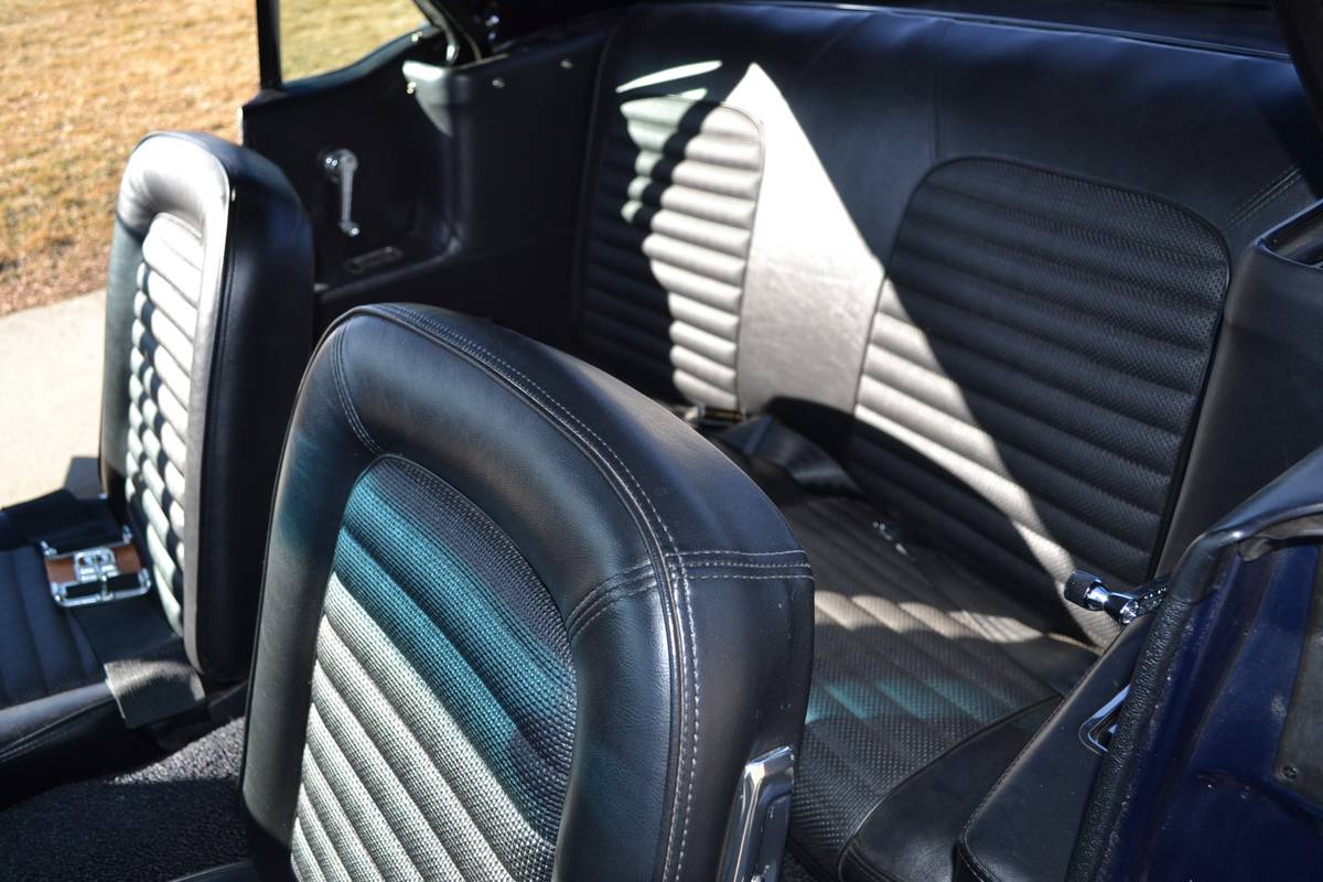 Ford-mustang-1965-blue-14