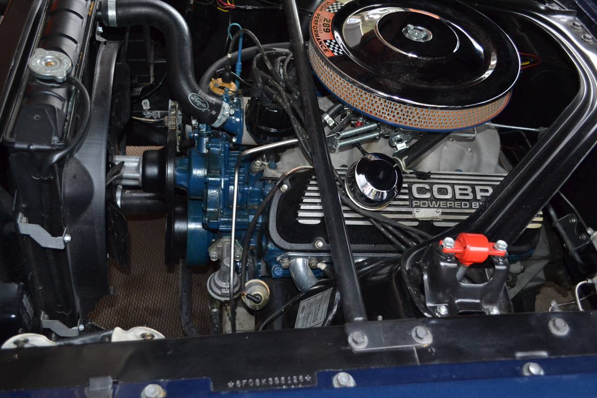 Ford-mustang-1965-blue-17