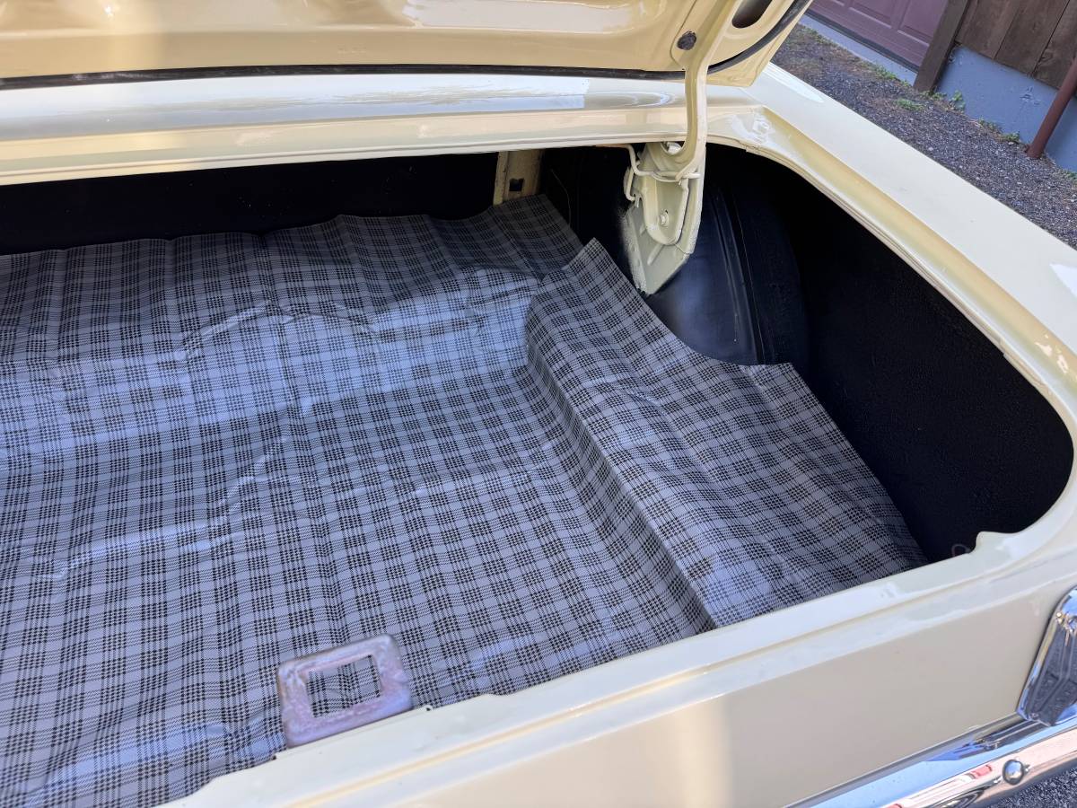 Ford-mustang-1966-yellow-10