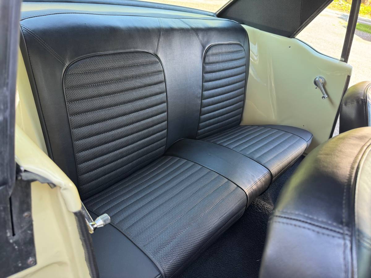 Ford-mustang-1966-yellow-16