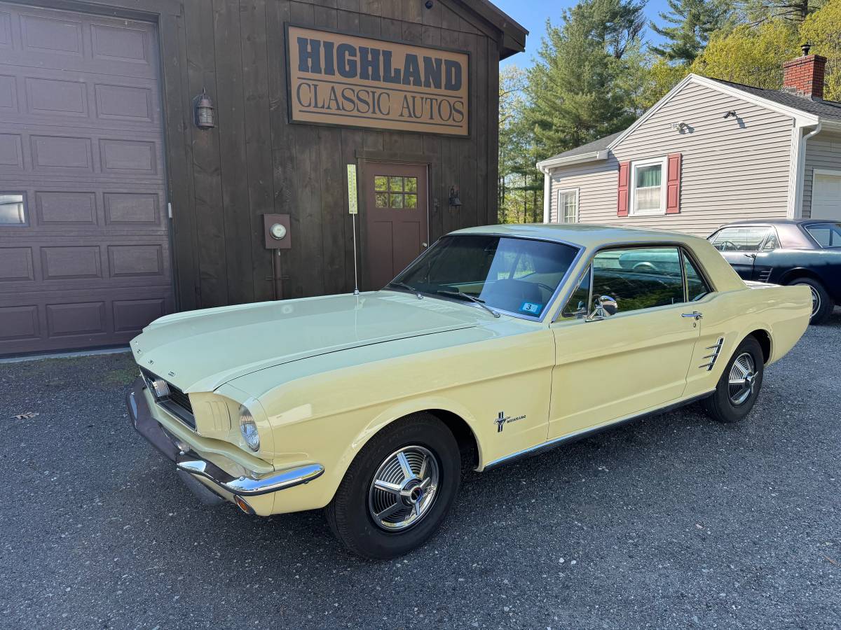 Ford-mustang-1966-yellow-2