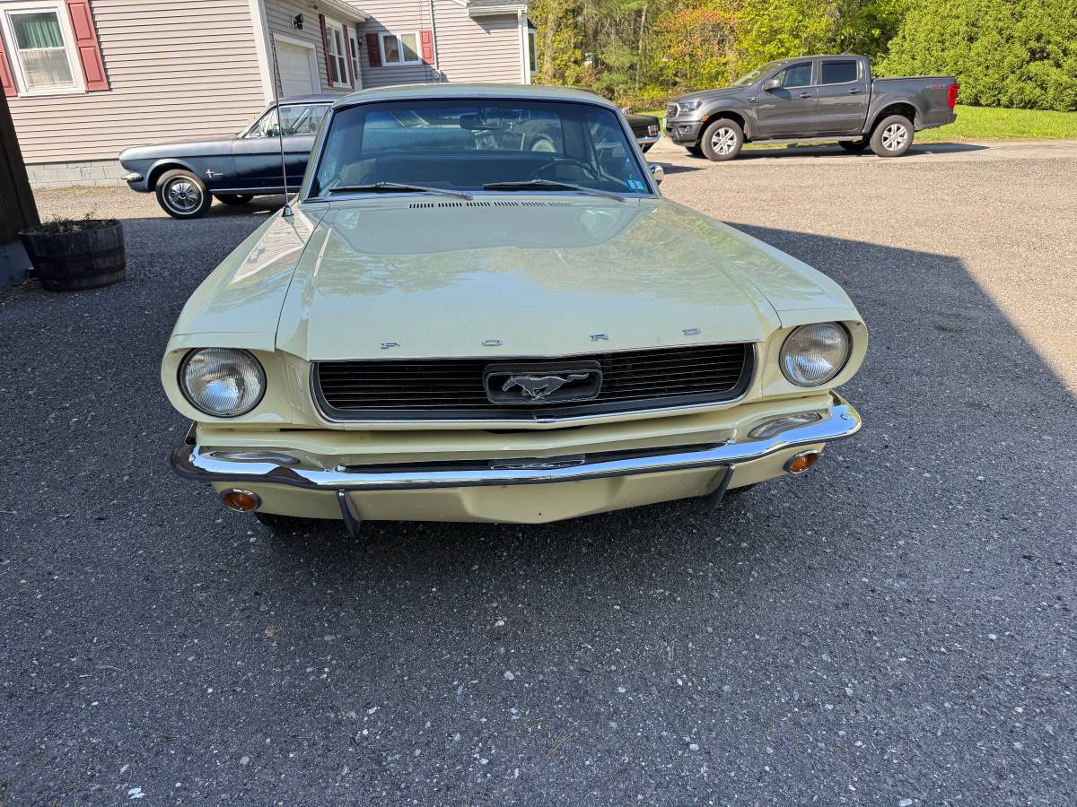 Ford-mustang-1966-yellow-3