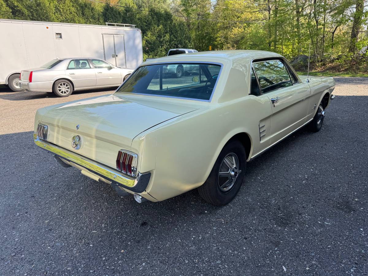 Ford-mustang-1966-yellow-5