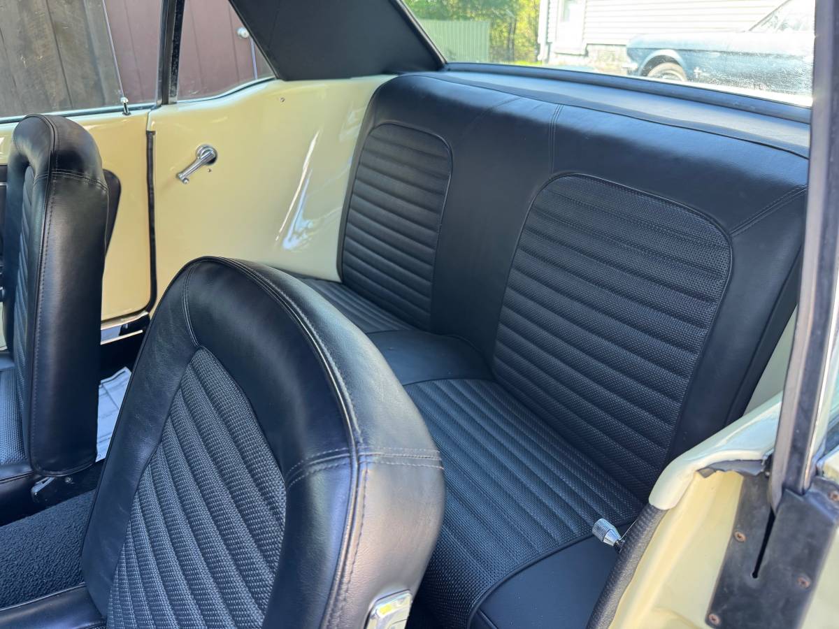 Ford-mustang-1966-yellow-8