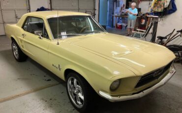 Ford-mustang-1967-yellow-1