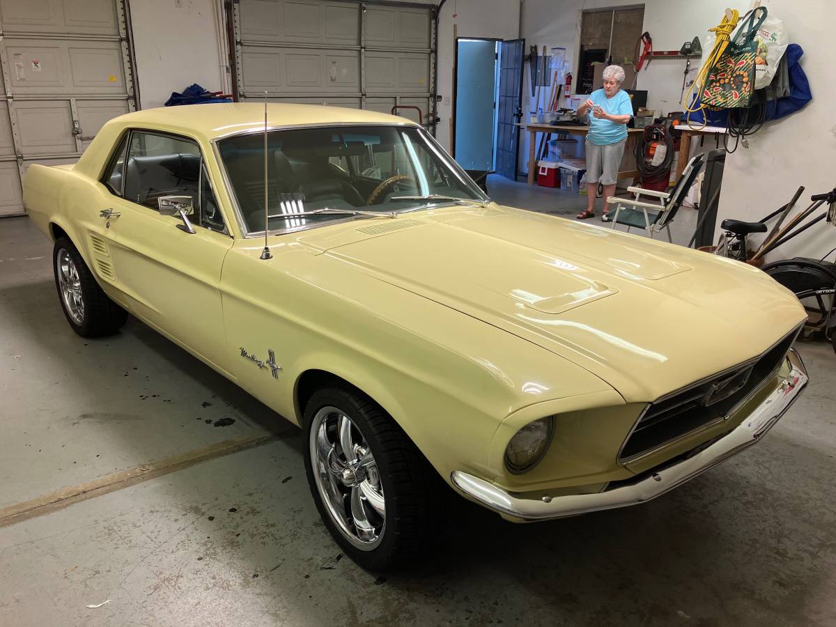 Ford-mustang-1967-yellow-1
