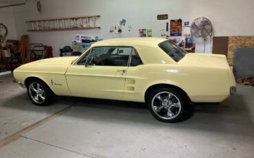 Ford-mustang-1967-yellow-3