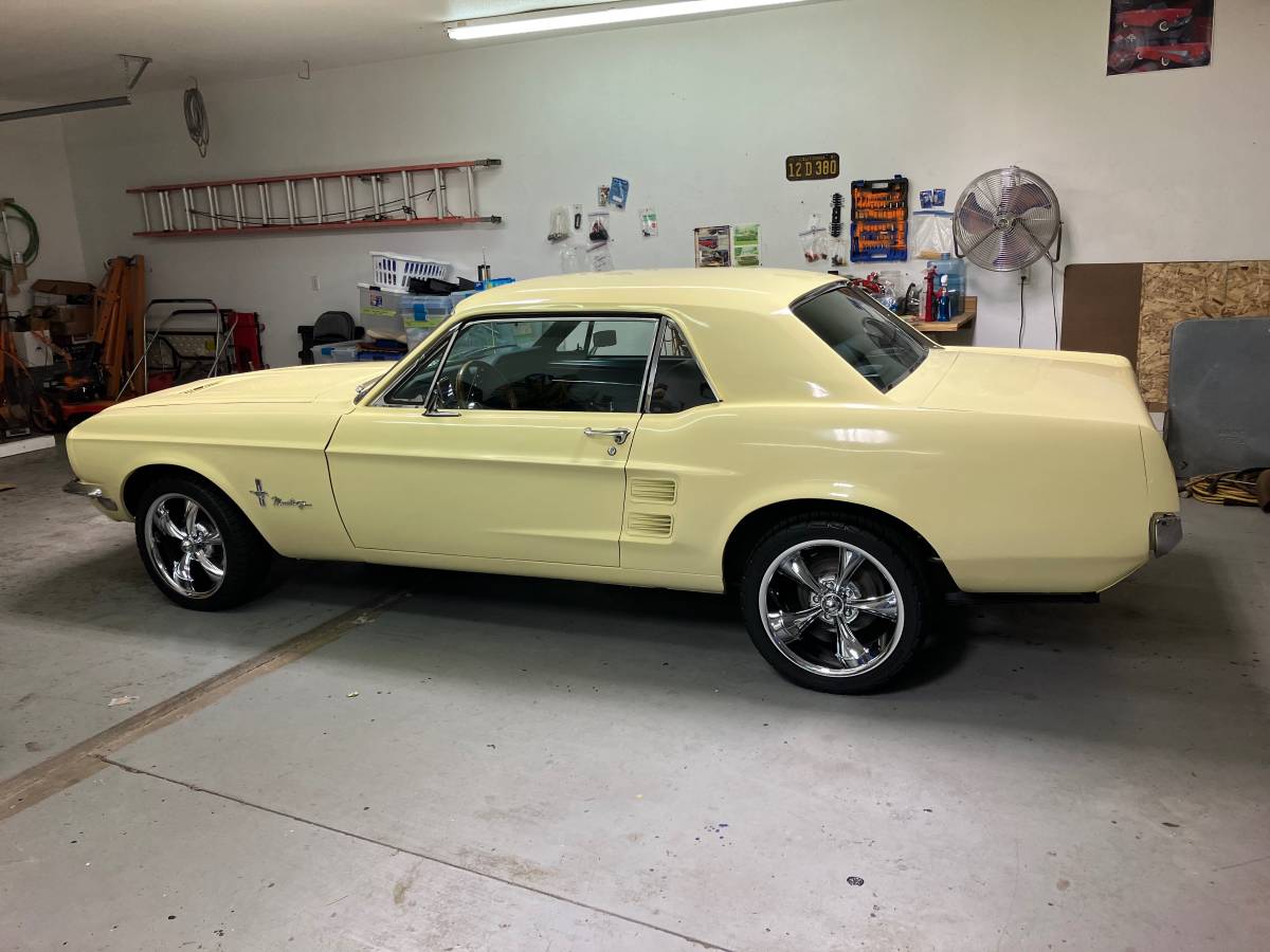 Ford-mustang-1967-yellow-3