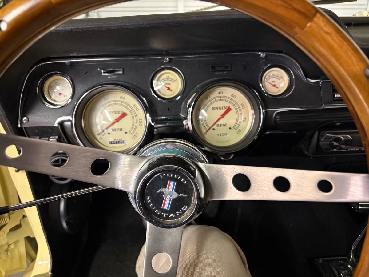 Ford-mustang-1967-yellow-8