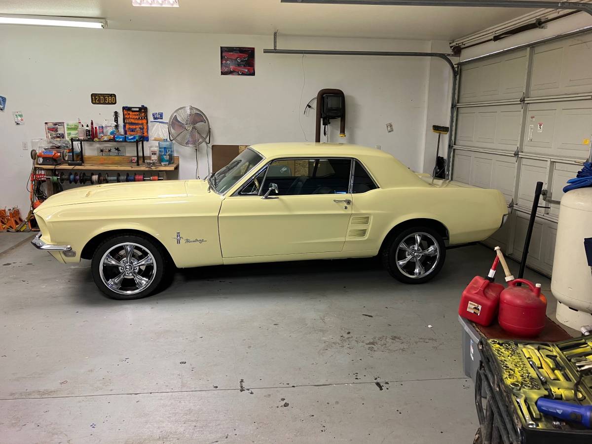 Ford-mustang-1967-yellow