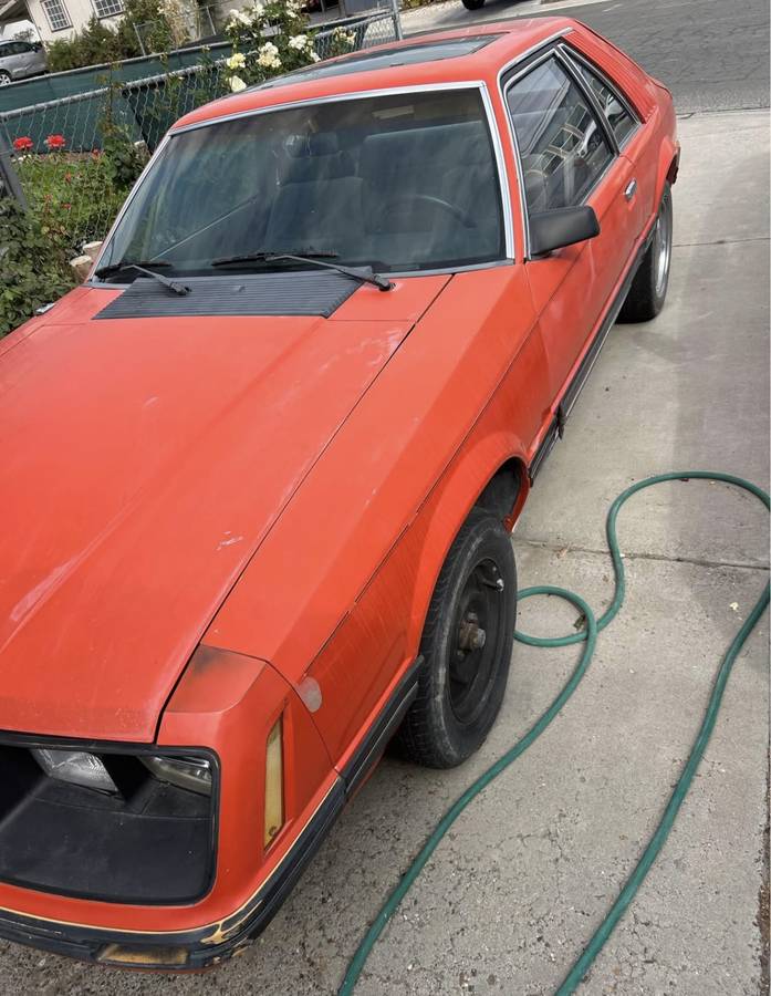 Ford-mustang-1983-orange-3