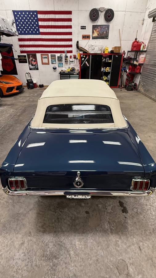 Ford-mustang-convertible-1965-1