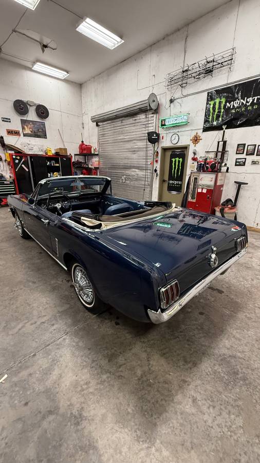 Ford-mustang-convertible-1965-10