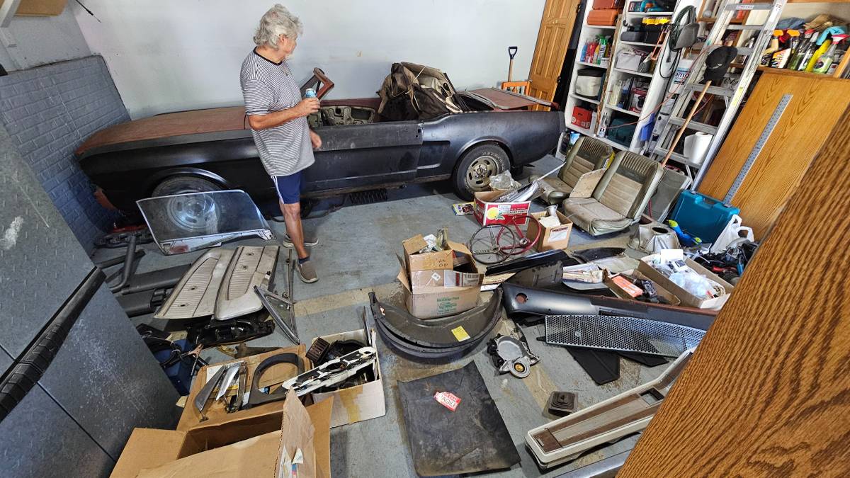 Ford-mustang-convertible-1965-13