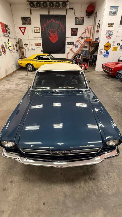 Ford-mustang-convertible-1965-2