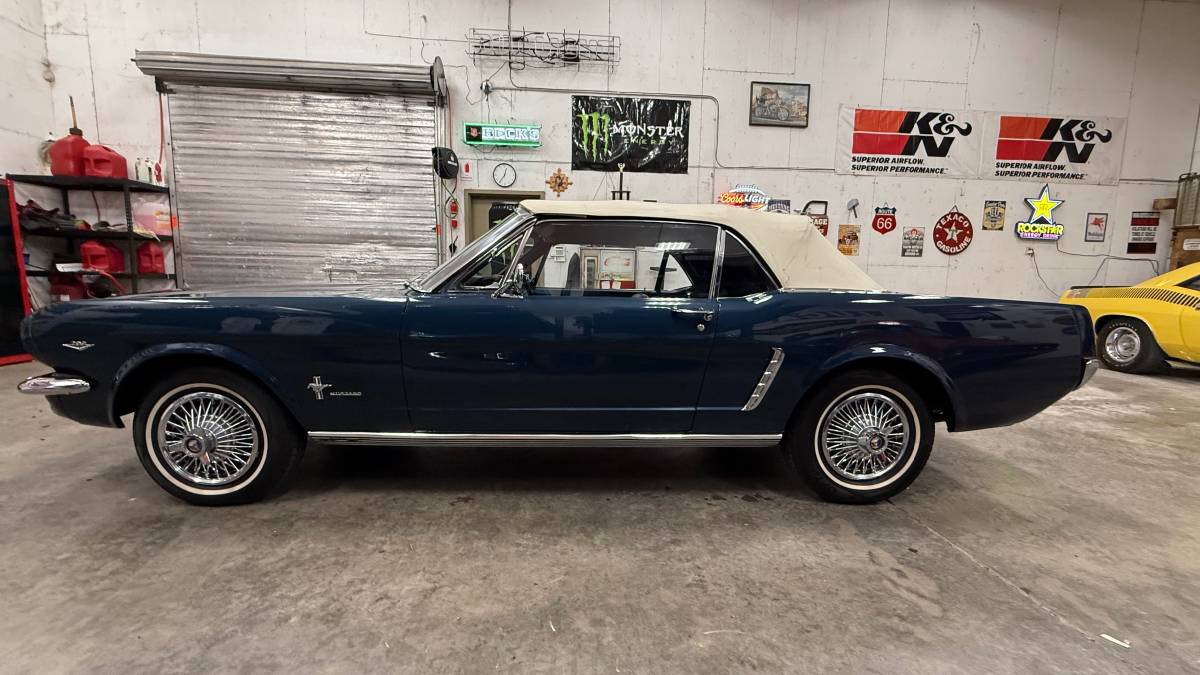 Ford-mustang-convertible-1965